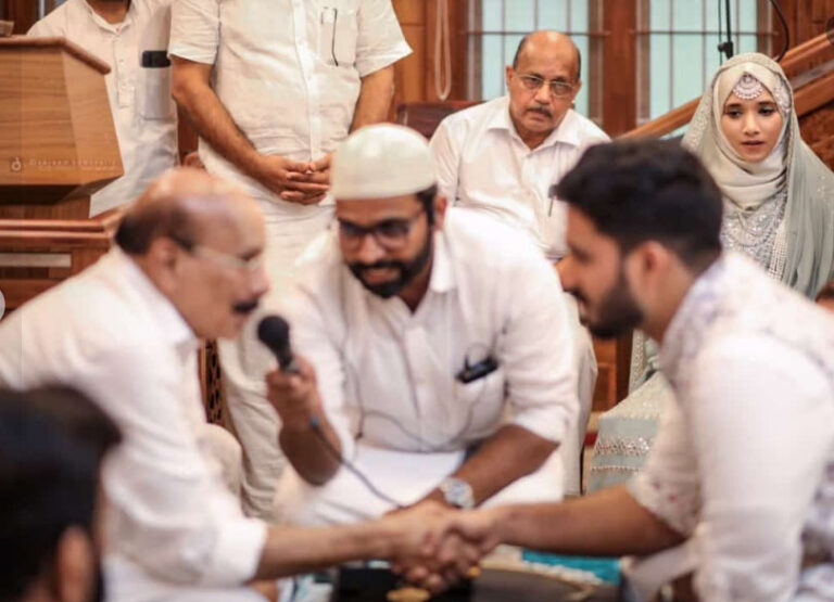 ತನ್ನದೇ ಮದುವೆಗೆ ಹಾಜರಾಗಿ ಅಚ್ಚರಿ ಮೂಡಿಸಿದ ವಧು!: ಸಾಮಾಜಿಕ ಜಾಲತಾಣದಲ್ಲಿ ಪರ ವಿರೋಧದ ಚರ್ಚೆಯ ನಡುವೆ ವಧು ಹಾಜರಾಗಲು ಅನುಮತಿ ನೀಡಿದವರು ಕ್ಷಮೆ ಕೇಳಬೇಕೆಂದು ಪಟ್ಟು!