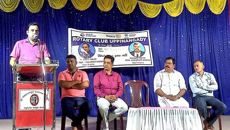 ಉಪ್ಪಿನಂಗಡಿ ರೋಟರಿ ಕ್ಲಬ್ಬಿನಿಂದ  ಫ್ಯಾನುಗಳ ಕೊಡುಗೆ