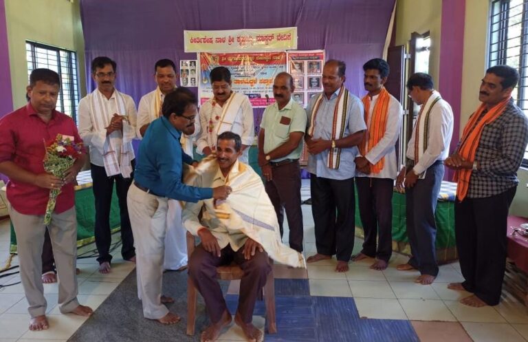 ತಾಳಮದ್ದಳೆಯ ಪೀಠೋಪಕರಣಗಳ ಕೊಡುಗೆ
