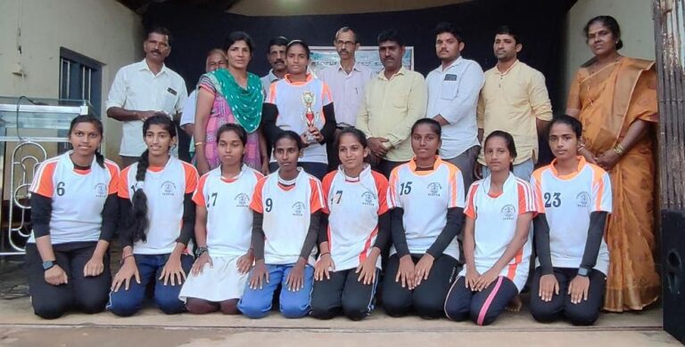 ವಾಲಿಬಾಲ್‌ ಪಂದ್ಯಾಟದಲ್ಲಿ ವಿವೇಕಾನಂದ  ಪದವಿಪೂರ್ವ ಕಾಲೇಜಿನ ಬಾಲಕಿಯರ ತಂಡ ದ್ವಿತೀಯ ಸ್ಥಾನ