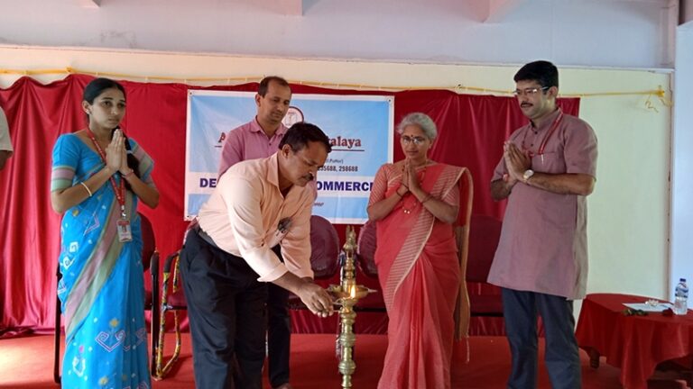 ಅಂಬಿಕಾ ಪದವಿ ಮಹಾವಿದ್ಯಾಲಯದಲ್ಲಿ ವಾಣಿಜ್ಯ ಚಟುವಟಿಕೆಗಳ ಉದ್ಘಾಟನೆ – ‘ದೇಸೀಯ ಉತ್ಪನ್ನಗಳಿಗೆ ಜಾಗತಿಕ ಮಾರುಕಟ್ಟೆ ವಿಸ್ತಾರವಾಗಬೇಕು’: ಗೋಪಾಲ ಗೌಡ