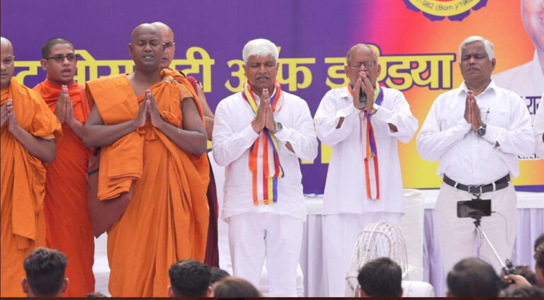 ‘ಹಿಂದೂ ದೇವರುಗಳನ್ನು ಪೂಜಿಸುವುದಿಲ್ಲ’: ದೆಹಲಿಯಲ್ಲಿ ನಡೆದ ಸಾಮೂಹಿಕ ಮತಾಂತರ ಕಾರ್ಯಕ್ರಮದಲ್ಲಿ ಆಪ್ ಸಚಿವ ರಾಜೇಂದ್ರ ಪಾಲ್ ಗೌತಮ್  – “ಕೇಜ್ರಿವಾಲ್ ಈ ಹಿಂದೂ ದ್ವೇಷದ ಪ್ರಚಾರದ ಪ್ರಧಾನ ಪ್ರಾಯೋಜಕರು” ಎಂದು ತಿರುಗೇಟು ನೀಡಿದ ಬಿಜೆಪಿ