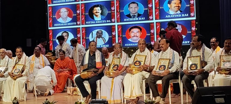 ಪುಣೆಯಲ್ಲಿ ಶ್ರೀ ಶ್ರೀ ಗುರುದೇವಾನಂದ ಸ್ವಾಮೀಜಿಗಳವರ ಷಷ್ಟ್ಯಬ್ದ ಸಂಭ್ರಮ – ಸಾಧಕರಿಗೆ ಗುರುಗಳಿಂದ ಆಶೀರ್ವಾದ, ಸನ್ಮಾನ 