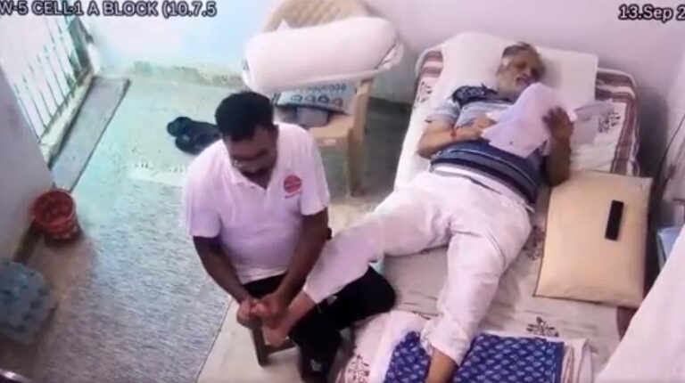 “ಸತ್ಯೇಂದ್ರ ಜೈನ್‍ಗೆ ಜೈಲಿನಲ್ಲಿ ಮಸಾಜ್ ಮಾಡಿದ್ದು ಅಲ್ಲ, ಅದು ಫಿಸಿಯೋಥೆರಪಿ”: ಕೇಜ್ರಿವಾಲ್ ಮತ್ತೊಮ್ಮೆ ಸುಳ್ಳು? –  “ಮಸಾಜ್ ಮಾಡಿದ್ದು ಅತ್ಯಾಚಾರ ಪ್ರಕರಣದಲ್ಲಿ ಖೈದಿಯಾಗಿದ್ದ ರಿಂಕು, ಆತ ಫಿಸಿಯೋಥೆರಪಿಸ್ಟ್ ಅಲ್ಲ”: ತಿಹಾರ್ ಜೈಲಿನ ಅಧಿಕೃತ ಮೂಲಗಳ ಹೇಳಿಕೆ, ಕೇಜ್ರಿವಾಲ್ ಗೆ ತೀವ್ರ  ಮುಖಭಂಗ  