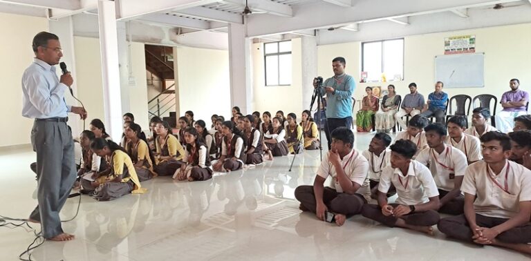 ಬಪ್ಪಳಿಗೆಯ ಅಂಬಿಕಾ ಪದವಿ ಮಹಾವಿದ್ಯಾಲಯದಲ್ಲಿ ವಿಶೇಷ ಉಪನ್ಯಾಸ – ‘ಶೃಂಗೇರಿಯಲ್ಲಿ ನಿರ್ಮಾಣವಾದ ಶಾರದೆ ವಿಗ್ರಹ ಕಾಶ್ಮೀರದಲ್ಲಿ ಪ್ರತಿಷ್ಠೆ’ : ಸುಬ್ರಹ್ಮಣ್ಯ ನಟ್ಟೋಜ