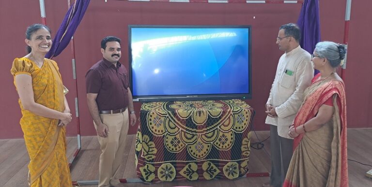 ಅಂಬಿಕಾ ವಿದ್ಯಾಲಯ ಸಿಬಿಎಸ್‌ಇಯಲ್ಲಿ ಇಂಟರಾಕ್ಟಿವ್ ಸ್ಮಾಟ್ ಬೋರ್ಡ್ ಅನಾವರಣ