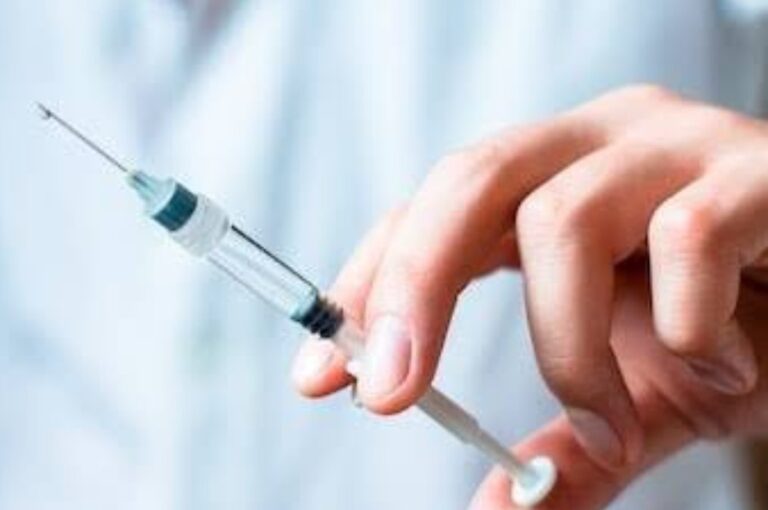 ನರ್ಸ್ ವೇಷದಲ್ಲಿ ಬಂದು ಖಾಲಿ ಸಿರಿಂಜ್ ಚುಚ್ಚಿ ಸ್ನೇಹಿತನ ಹೆಂಡತಿಯನ್ನು ಕೊಲ್ಲಲು ಪ್ರಯತ್ನಿಸಿದ ಯುವತಿ – ಬಂಧನ