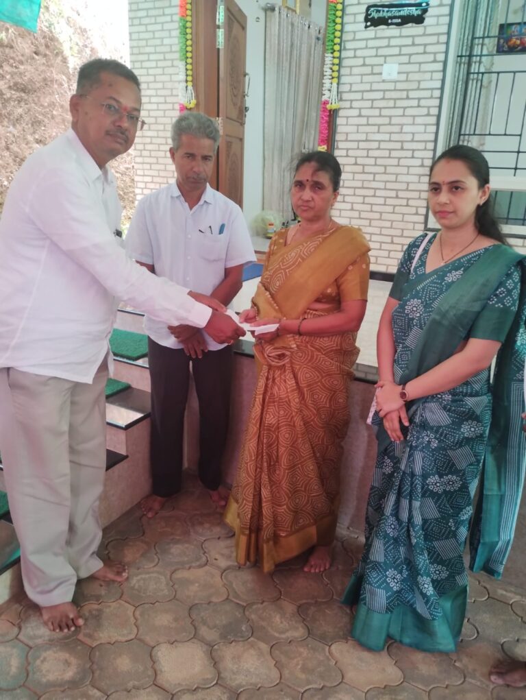 ಯಕ್ಷಗಾನ ಕಲಾವಿದ ಬಾಲಕೃಷ್ಣ ನಾಯಕ್ ಇವರ ಪತ್ನಿಗೆ ಸಾಂತ್ವನ ನಿಧಿಯಾಗಿ ಯಕ್ಷಗಾನ ಕಲಾರಂಗದ ವತಿಯಿಂದ 30,000/- ರೂಪಾಯಿ