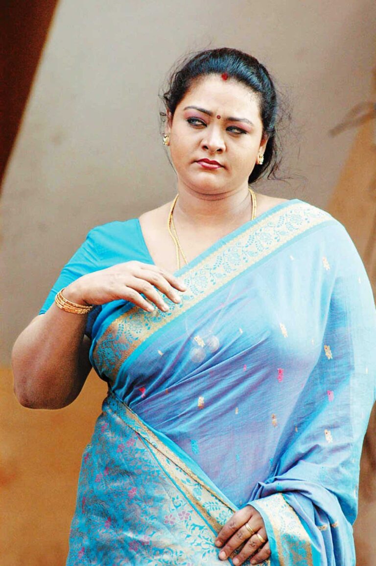 ನಟಿ ಶಕೀಲಾ ಮೇಲೆ ಸಾಕು ಮಗಳಿಂದ ಆಕ್ರಮಣ, ಶಕೀಲಾ ತಲೆಗೆ ಗಾಯ – ಟ್ರೇಯಿಂದ ತಲೆಗೆ ಹೊಡೆದ ಸಾಕು ಮಗಳು (ಶಕೀಲಾ ಸಹೋದರನ ಮಗಳು)