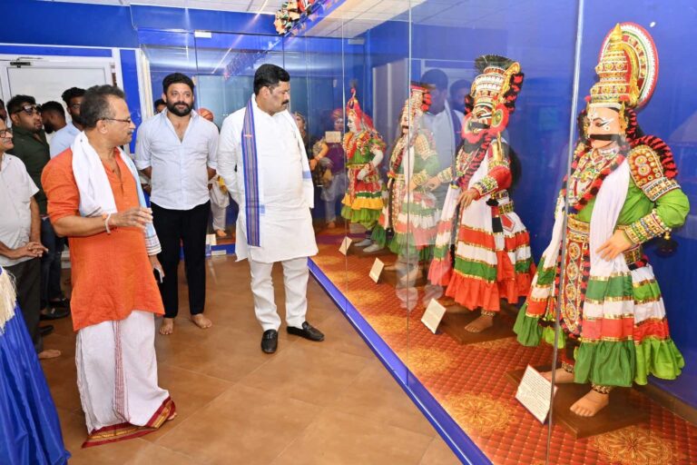 ಸಚಿವ ಶ್ರೀ ಶಿವರಾಜ್ ತಂಗಡಗಿ ಸಿರಿಬಾಗಿಲು ವೆಂಕಪ್ಪಯ್ಯ ಸಾಂಸ್ಕೃತಿಕ ಪ್ರತಿಷ್ಠಾನದ ಸಾಂಸ್ಕೃತಿಕ ಭವನಕ್ಕೆ ಭೇಟಿ