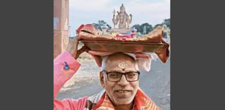 1.2 ಕೋಟಿ ರೂಪಾಯಿ ಮೌಲ್ಯದ ಚಿನ್ನ ಲೇಪಿತ (Gold plated) ಪಾದರಕ್ಷೆಗಳನ್ನು ಹೊತ್ತು ಅಯೋಧ್ಯೆಗೆ ಪಾದಯಾತ್ರೆ – 8,000 ಕಿಲೋಮೀಟರ್ ಪಾದಯಾತ್ರೆ ನಡೆಸಲಿರುವ ಹೈದರಾಬಾದ್ ವ್ಯಕ್ತಿ