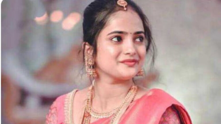 8 ತಿಂಗಳ ಹಿಂದೆ ಪ್ರೀತಿಸಿ ಮದುವೆಯಾಗಿದ್ದ ಯುವತಿ ನೇಣು ಬಿಗಿದು ಆತ್ಮಹತ್ಯೆ – ಡೆತ್ ನೋಟ್ ಪತ್ತೆ