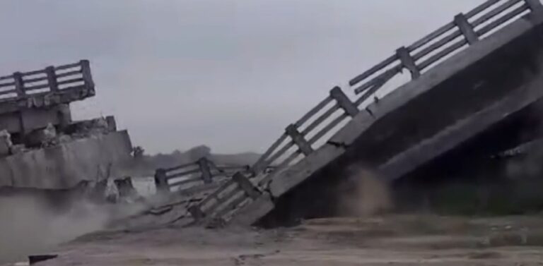 ವೀಡಿಯೋ – ಉದ್ಘಾಟನೆಗೂ ಮುನ್ನವೇ ಕುಸಿದ ₹ 12 ಕೋಟಿ ವೆಚ್ಚದಲ್ಲಿ ನಿರ್ಮಿಸಿದ ಸೇತುವೆ